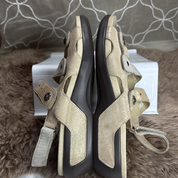 (S3) Aravon Women's Power Comfort Three Strap Heeled Sandals, Size 11 - Picture 9 of 11